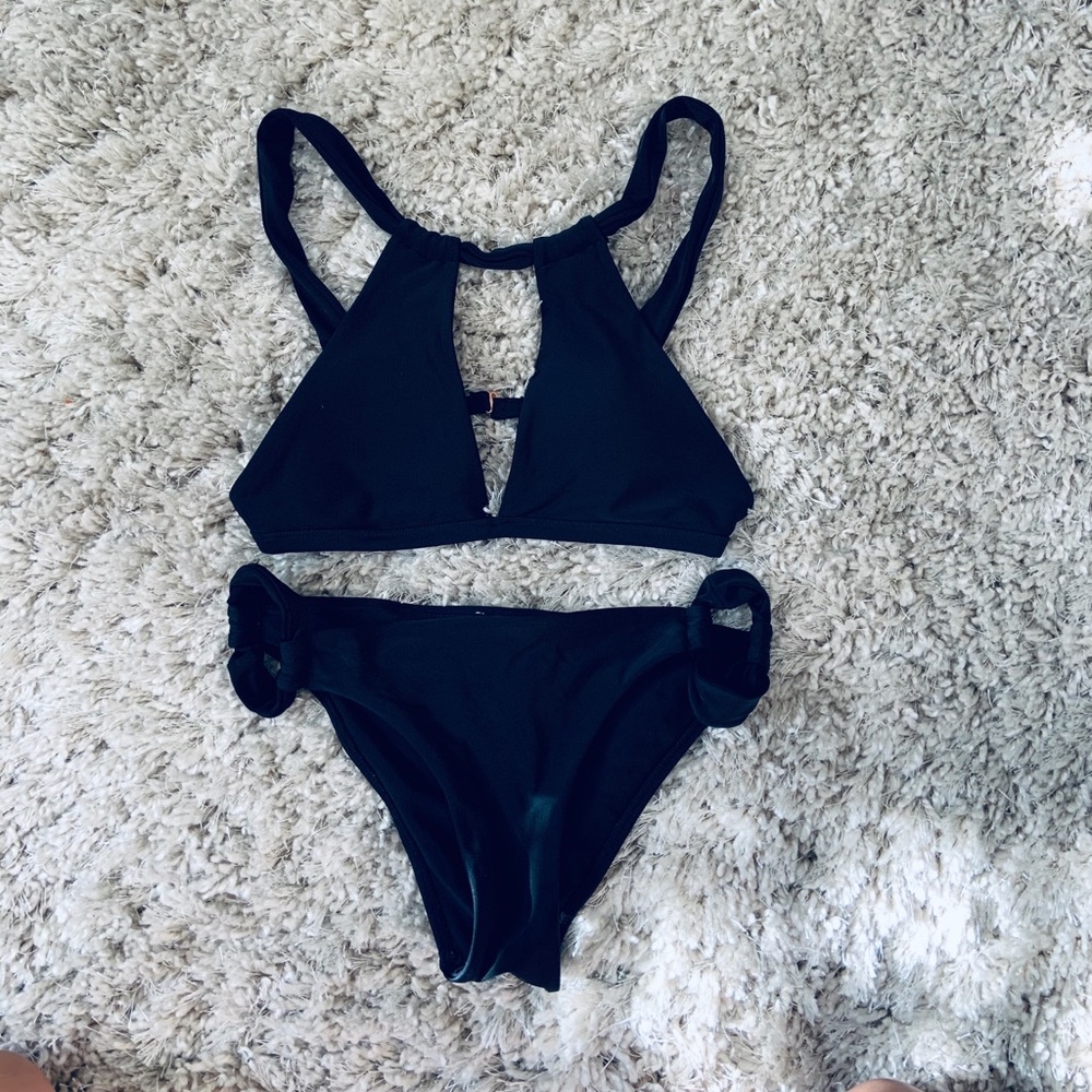 Kendal and Kylie Bikini